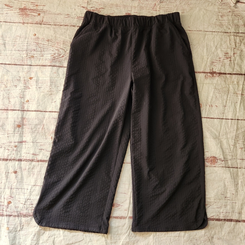 Title nine Staycation 2.0 Cropped Textured Pants Size Large